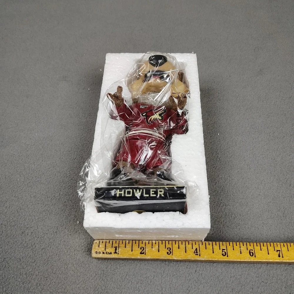 Vintage Arizona Coyotes Howler Mascot Bobblehead Hockey Rare 2006 HTF SGA NIB‎